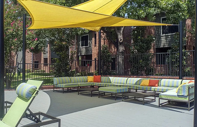 The Versailles Apartments — Photo 32