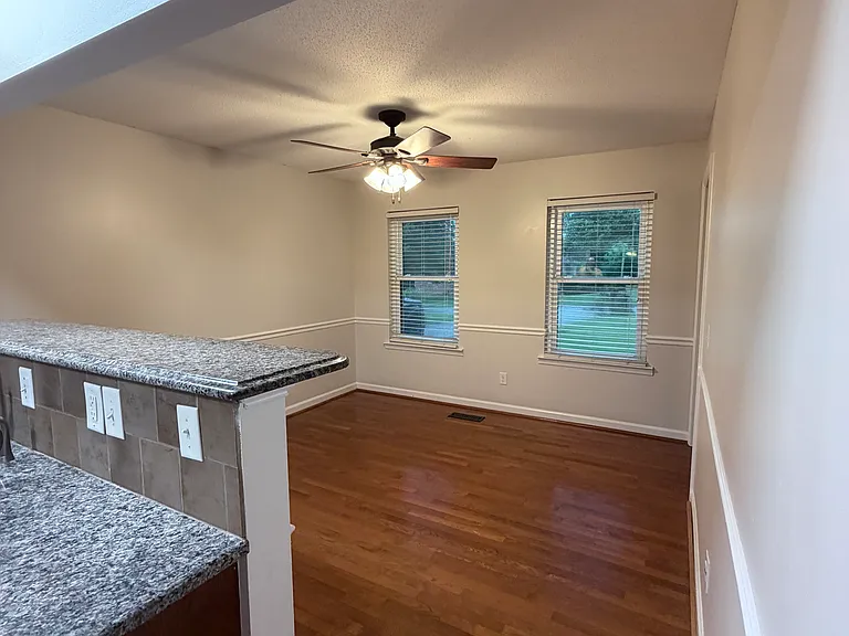 9415 Seasons Dr — Photo 5