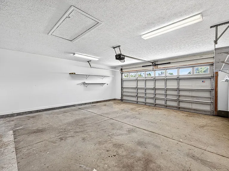114 Lakeridge Dr — Photo 34
