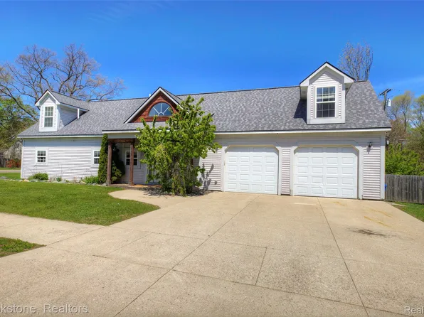 4458 Seeden St, Waterford, MI 48329