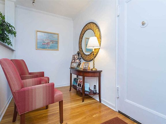 4th image of 162-41 Powells Cove Blvd APT 4C