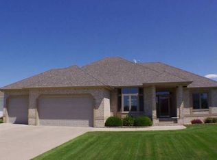 4323 10th St N, Fargo, ND 58102