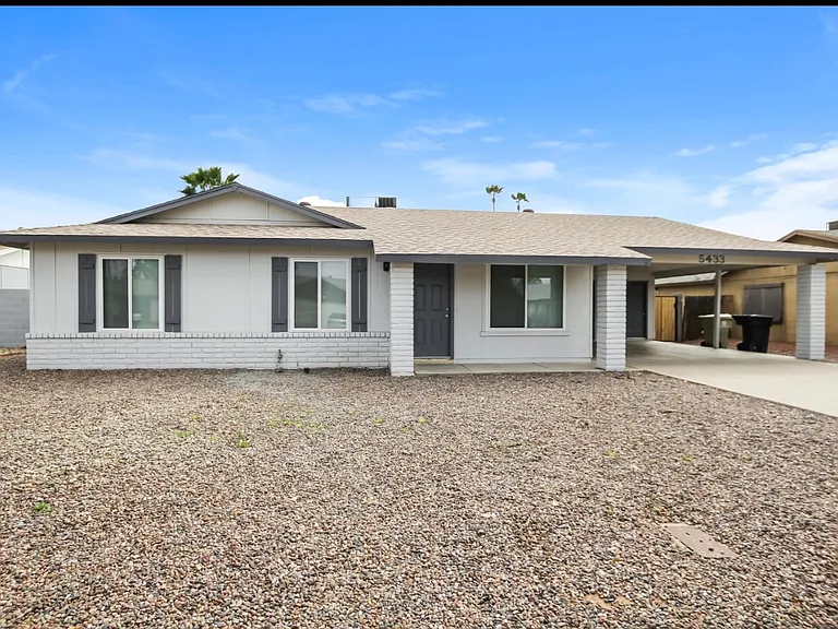 5434 W Altadena Ave — Photo 2