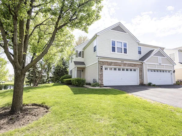 1953 Cobblestone Dr, Carpentersville, IL 60110