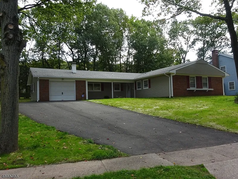 215 Lenox Pl photo 1