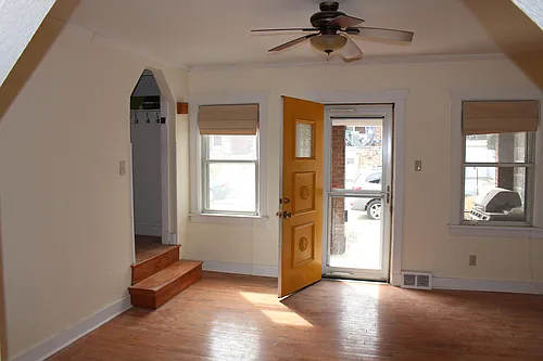 949 Mirror St Photo 1