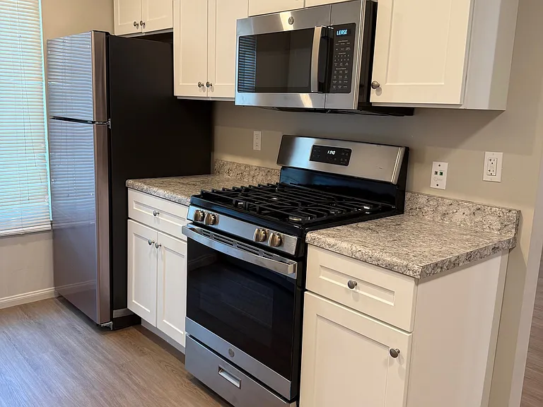 503 N Ventura Street Apt 5 Kitchen _06182025