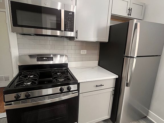 4th image of 2955 N Spaulding Ave APT 1R