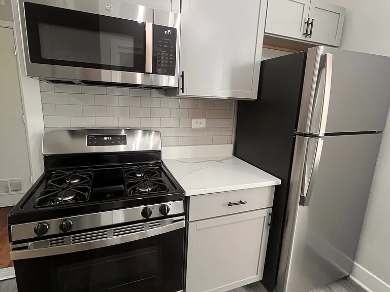 2955 N Spaulding Ave #1R — Photo 4