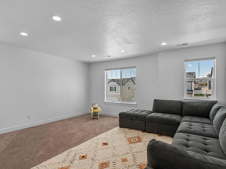 2156 N Wallflower Dr — Photo 17
