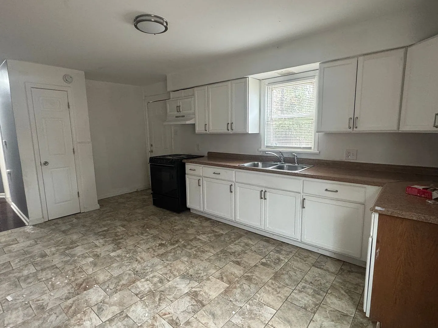 Charming 4bed/2Bath — Photo 3