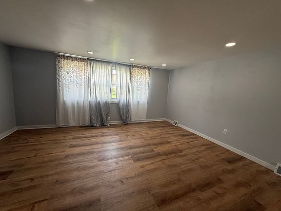 5th image of 2727 Taunton St