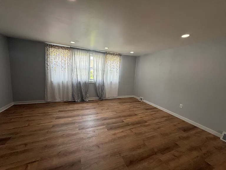 2727 Taunton St — Photo 5