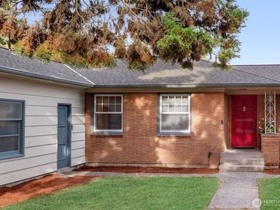 11026 Sand Point Way NE, Seattle, WA, 98125