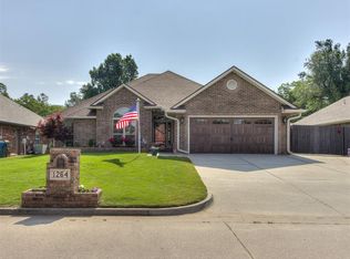 1264 Three Oaks Cir, Midwest City, OK 73130