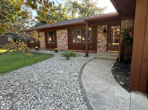 762 Leisure Ln, Greenwood, IN 46142