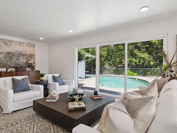 5th image of 224 Knight Drive
