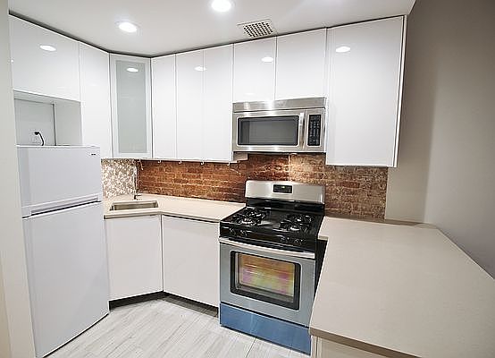 2nd image of 320 W 108th St APT 1B