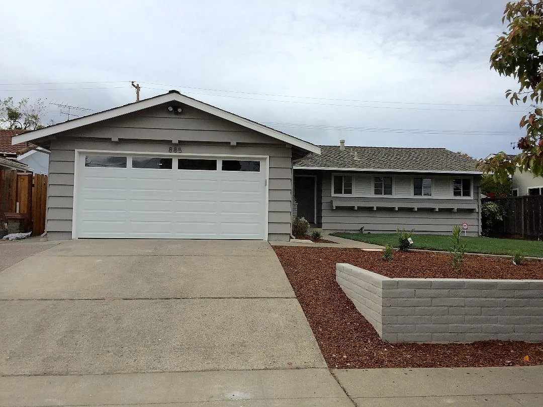 885 Lonna Ln photo 1