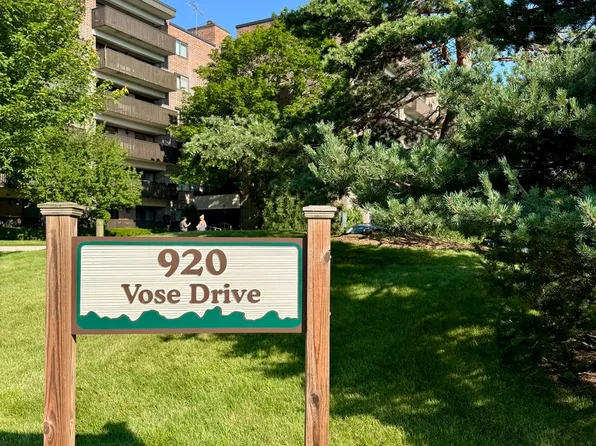 920 Vose Dr APT 103, Gurnee, IL 60031