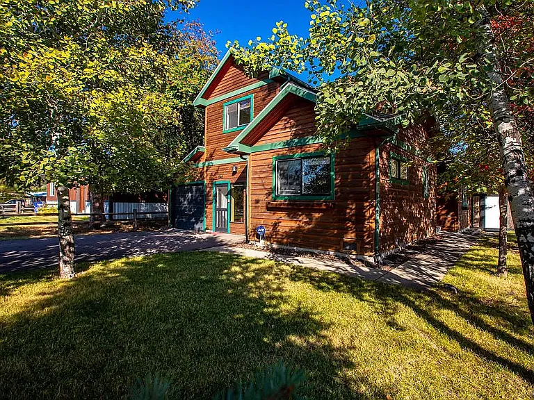 648 Denver St — Photo 31