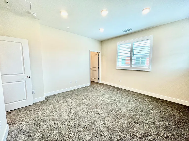 1692 Enterprise Dr — Photo 48