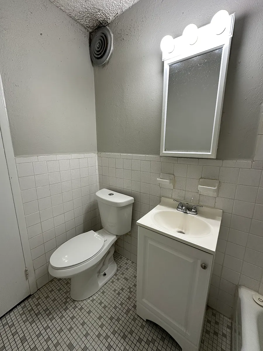 Building Photo - 31 Austin St #5B