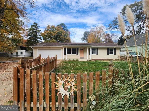 111 6th St, Colonial Beach, VA 22443