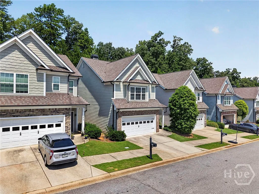 3 bed, 2.5 bath, 2264 sqft, $2,300 — Photo 3