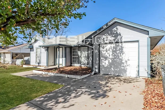 1014 Spell Ave — Photo 1