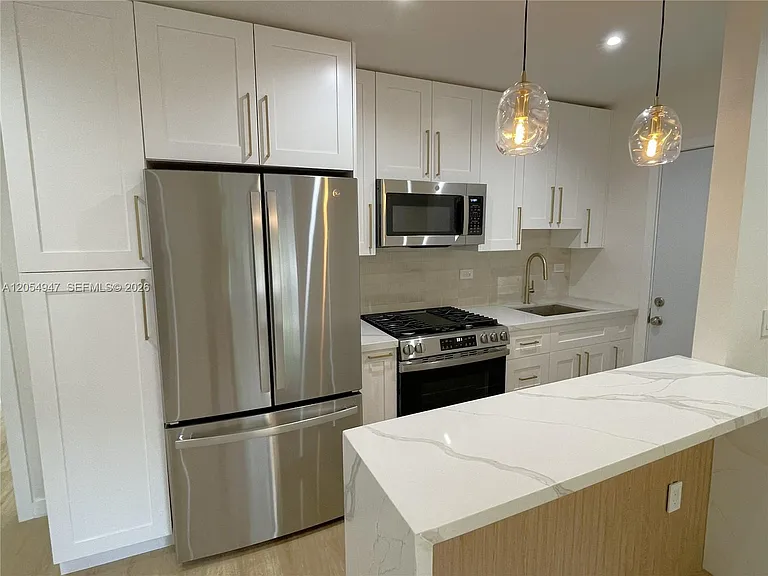 6310 SW 79th St #19 — Photo 4