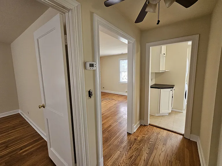 909 Rockland Ave — Photo 17