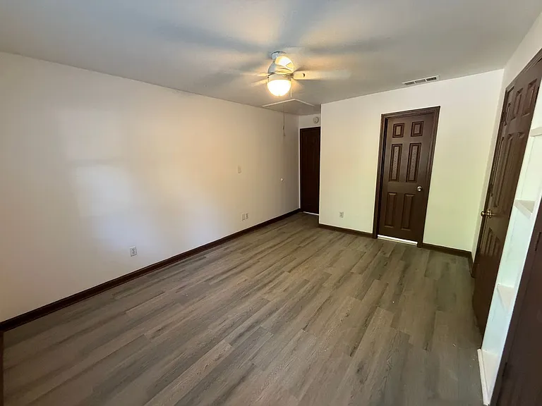 1702 Pine Tree Dr — Photo 14