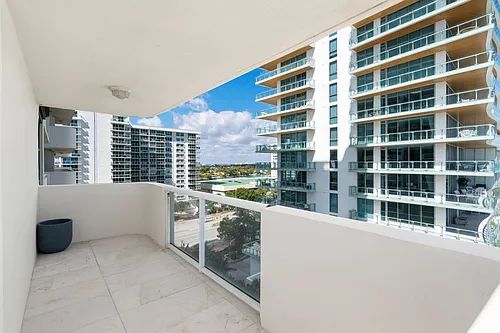 5757 Collins Ave Photo 1