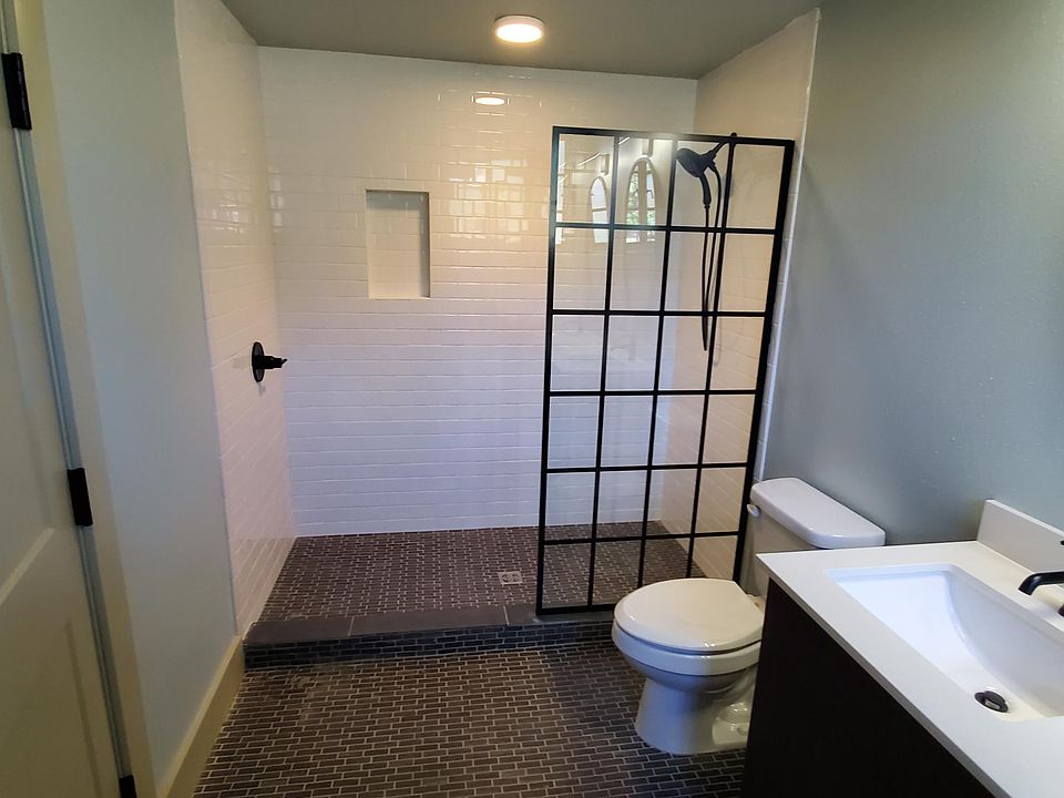 2nd image of 620 NW 21st St #B