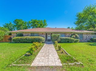 306 W Bee St, Lockhart, TX 78644