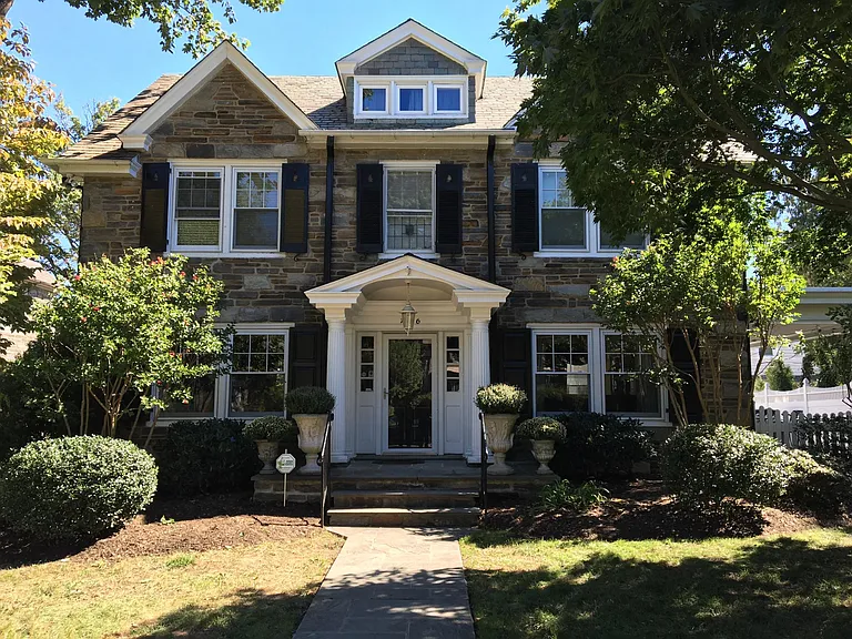 1356 Arbordale Rd — Photo 2