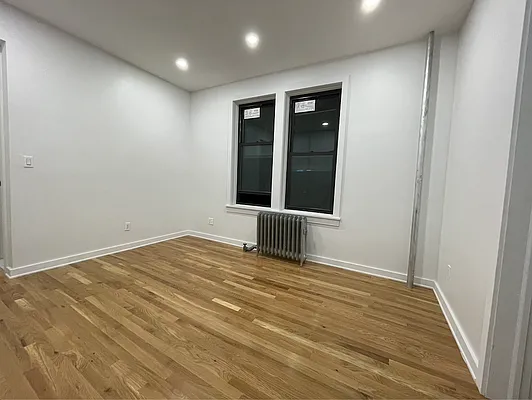 Rented by EXR | media 9