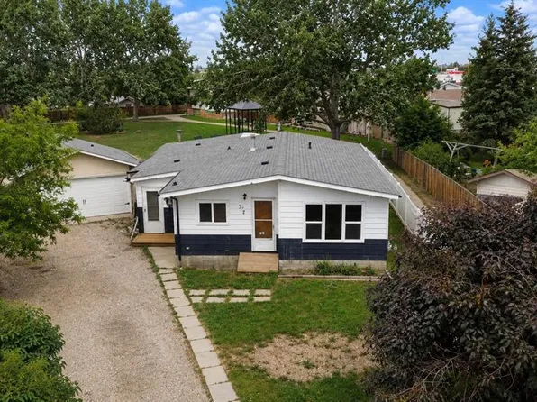 137 Big Hill Pl E, Airdrie, AB T4A 1P9