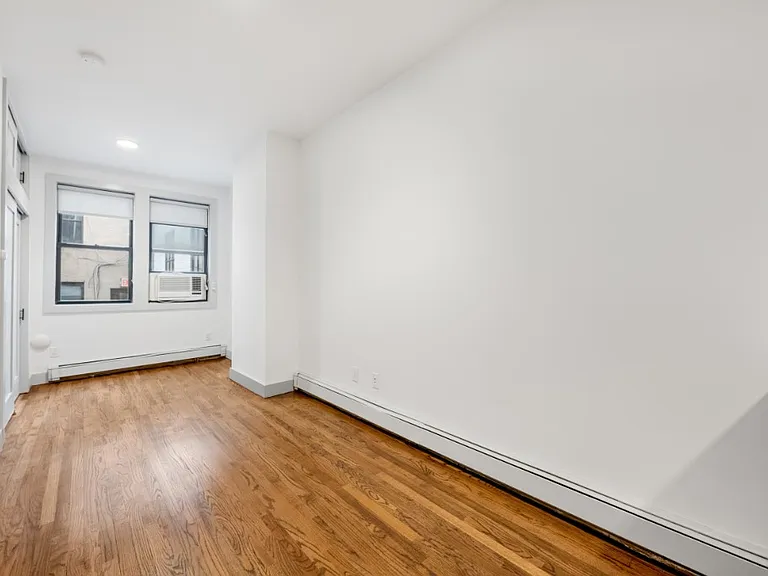 68 N 8th St #1LR — Photo 4