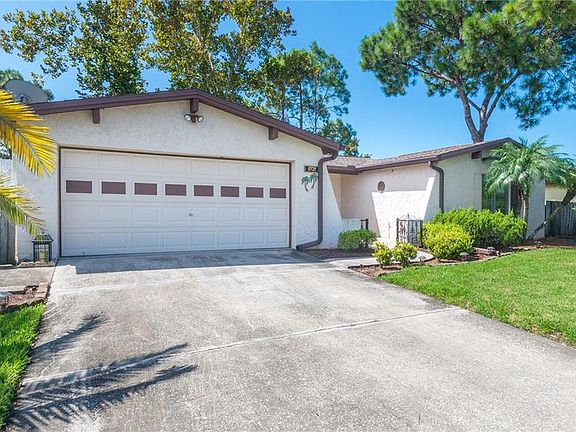 3rd image of 9721 Lakeside Ln