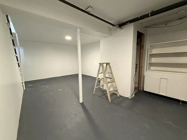 189 Essex St — Photo 13