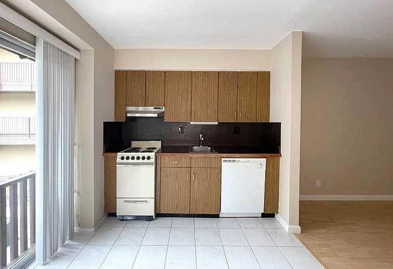 431 Dinahs Ct — Photo 8