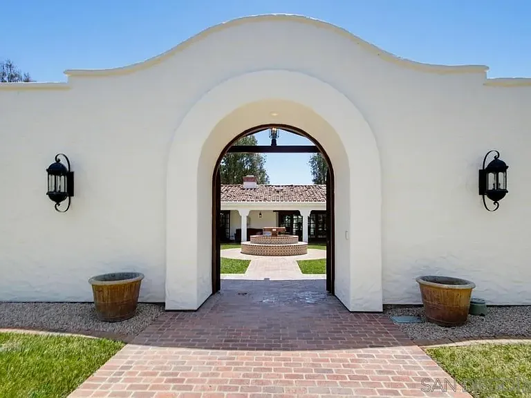 5443 Calzada Del Bosque — Photo 3