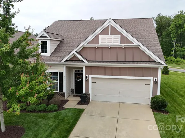 123 Hanks Bluff Dr, Mooresville, NC 28117