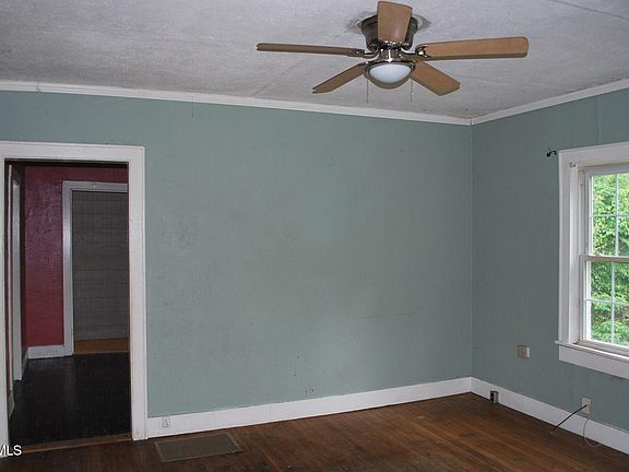 5th image of 1060 Oak Drive Cir