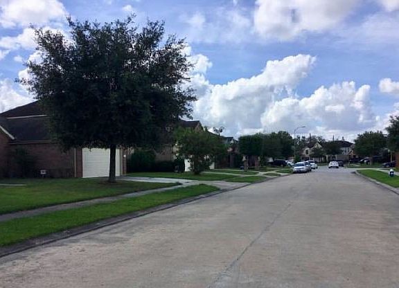 Exterior Neighborhood (street photo)