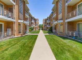 2336 W 111th St #3, Chicago, IL 60643