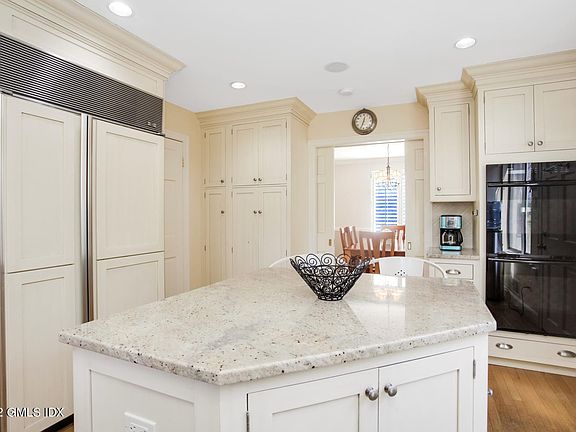 307 W Lyon Farm Dr Greenwich-large-025-0