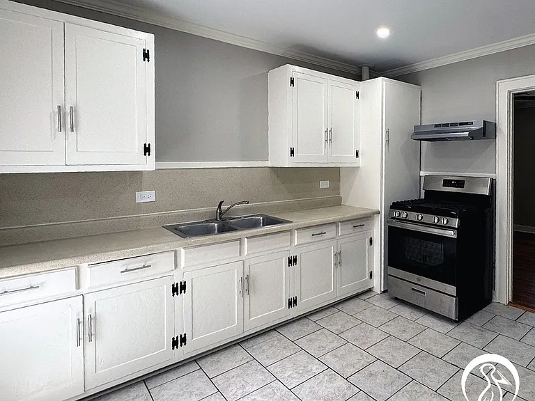 1002 N McGuire Ave — Photo 3